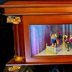 Mr.Christmas Gold Label Animated Music Box
